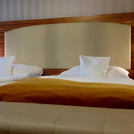 Hotel Okresni Dum Hradec Králové Екстериор снимка