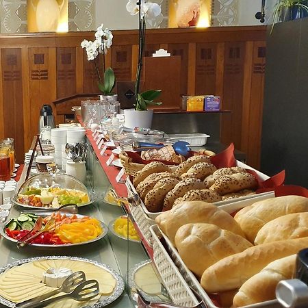 Hotel Okresni Dum Hradec Králové Екстериор снимка