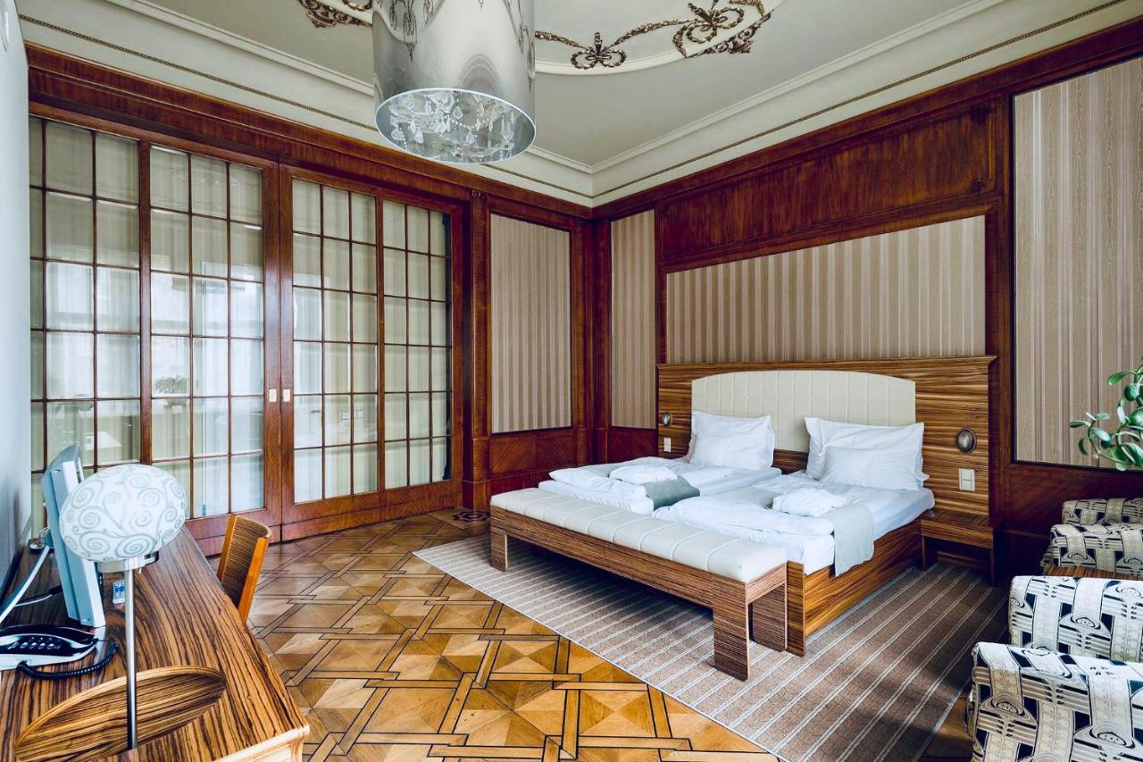 Hotel Okresni Dum Hradec Králové Екстериор снимка