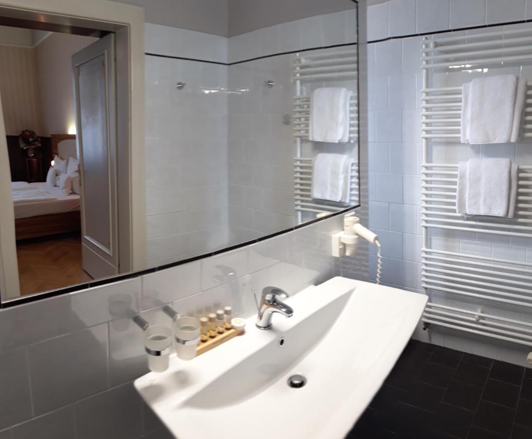 Hotel Okresni Dum Hradec Králové Екстериор снимка