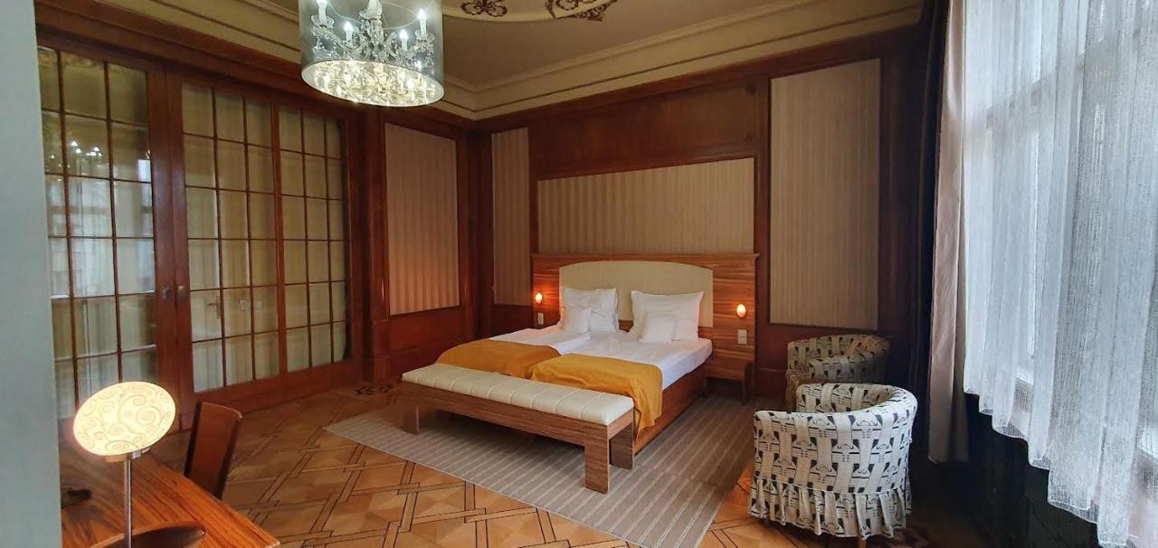 Hotel Okresni Dum Hradec Králové Екстериор снимка
