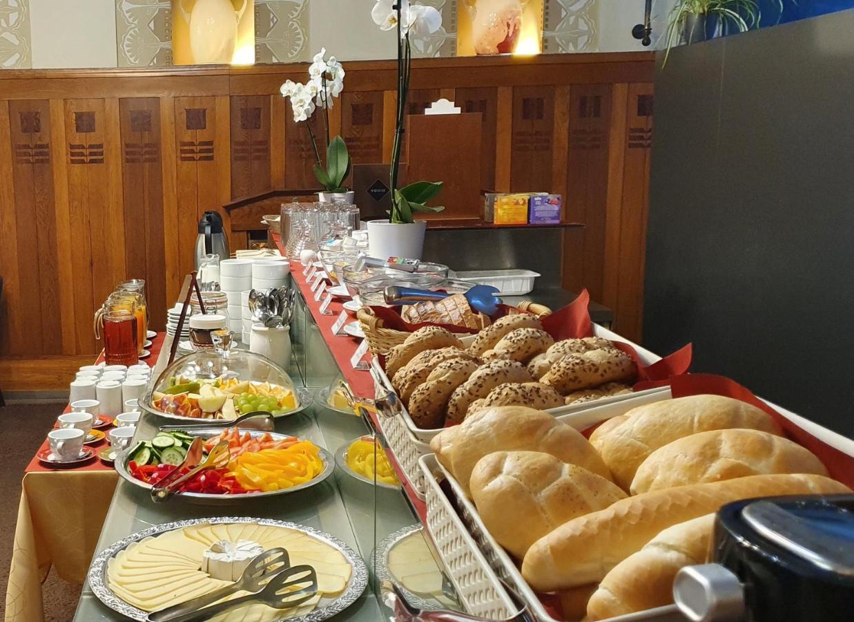 Hotel Okresni Dum Hradec Králové Екстериор снимка