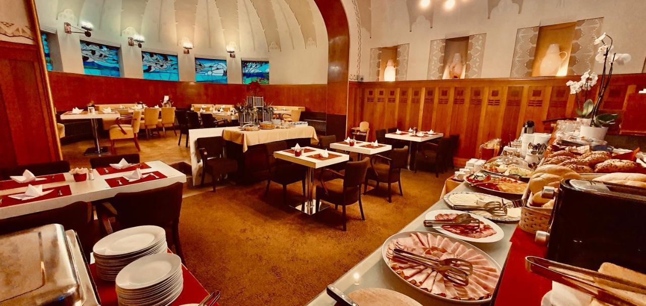 Hotel Okresni Dum Hradec Králové Екстериор снимка